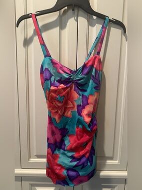 Women’s Mainstream One Piece Swimsuit - Size 12 - EUC